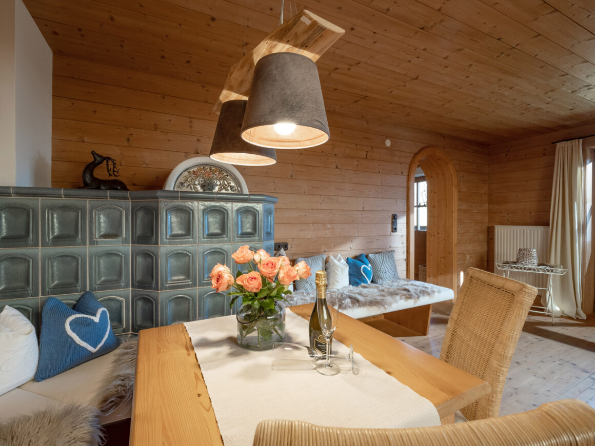 muehlberghof-koessen_ferienwohnung-muehlberg_wohnzimmer-essbereich_1 Ferienwohnung Mühlberg